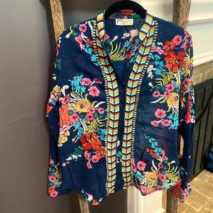 Adorable lightweight floral boutique blouse